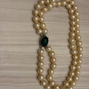 Vogue JLRY faux pear chocker with emerald green stone
